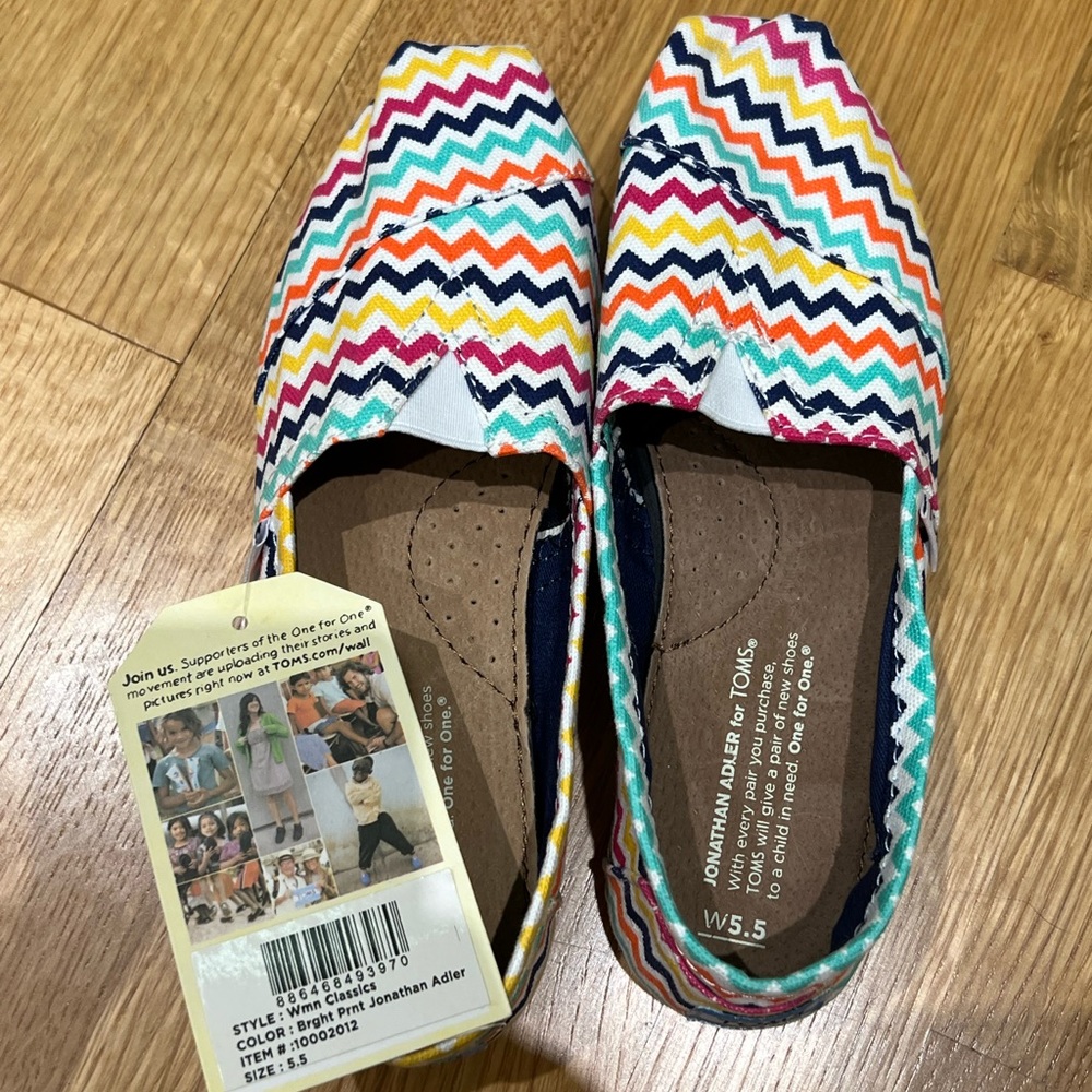 NWT rainbow Tom’s